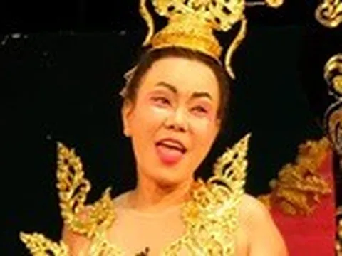 30 năm theo nghiệp hát, Việt Hương lần đầu tiên làm đạo diễn