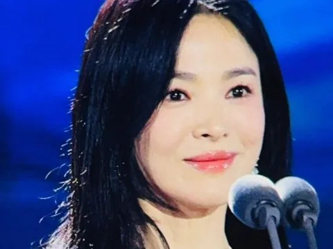 Vẻ đẹp tuổi 43 của Song Hye Kyo