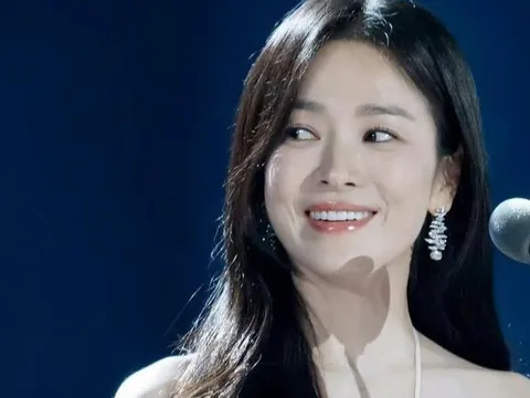 Bức ảnh có Song Hye Kyo gây bàn luận