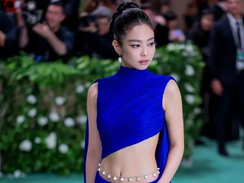 Mất 200 giờ để tạo ra chiếc váy cho Jennie (BlackPink)