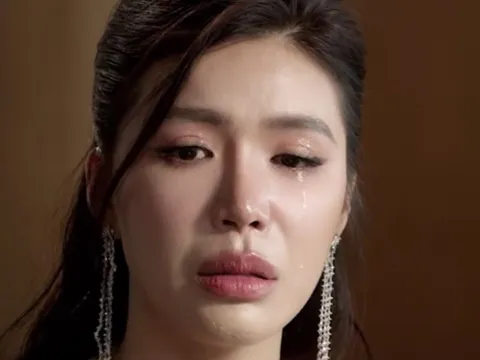 Showbiz 9/5: Minh Tú khóc nói về đám cưới vội