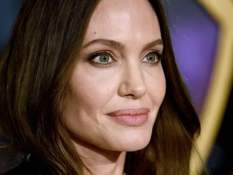 Angelina Jolie cảnh cáo hai vệ sĩ