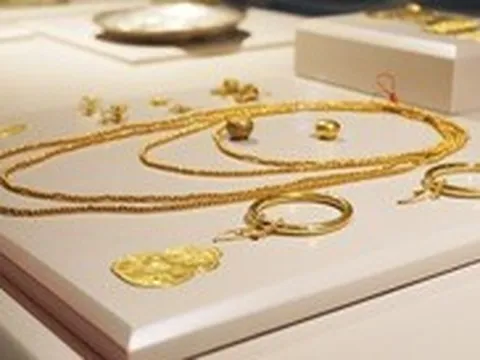 Ngắm 18 bảo vật quốc gia cùng bộ kim phẩm thờ Nữ tướng Lê Chân