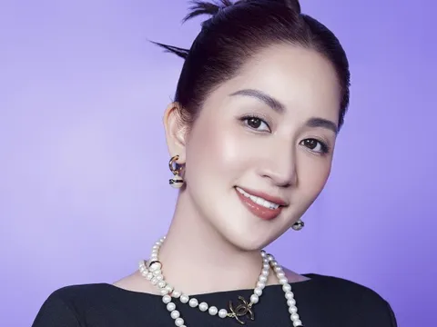 Khánh Thi chật vật giảm cân sau khi sinh con thứ ba