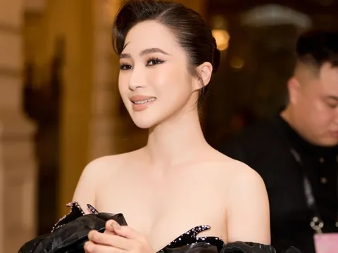 Hương Tràm khóc sau đêm nhạc bị hủy gấp