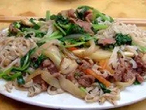 Phở trộn, nộm và gỏi gà của Việt Nam lọt Top 100 món trộn ngon nhất thế giới