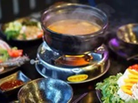 Lẩu bò nhúng giấm và tả pí lù của Việt Nam lọt top 5 món lẩu ngon nhất thế giới