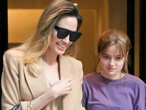 Con gái út ủng hộ Angelina Jolie