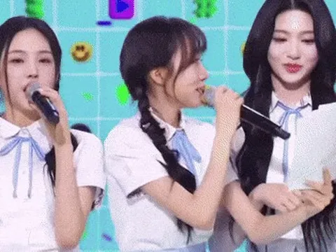 Khán giả bịt tai, lắc đầu khi nghe nhóm nhạc 24 thành viên nữ hát