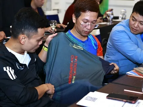 Bộ racekit, huy chương Giải Vô địch Quốc gia Marathon và cự ly dài báo Tiền Phong có gì đặc biệt?