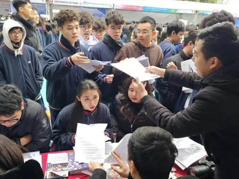 Khi học phí là 'cần câu cơm' của các trường