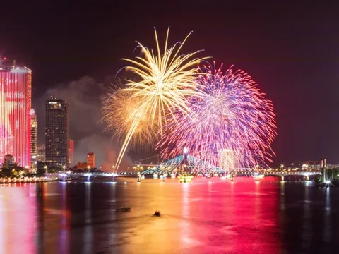 Chiêm ngưỡng pháo hoa tại khách sạn cao nhất trung tâm Đà Nẵng