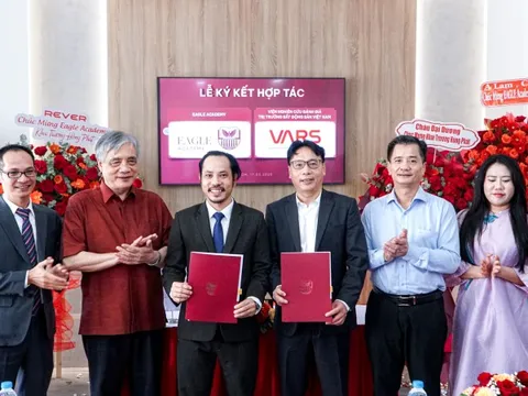 'Cú' bắt tay toàn diện giữa Hội Môi giới BĐS Việt Nam và Eagle Academy
