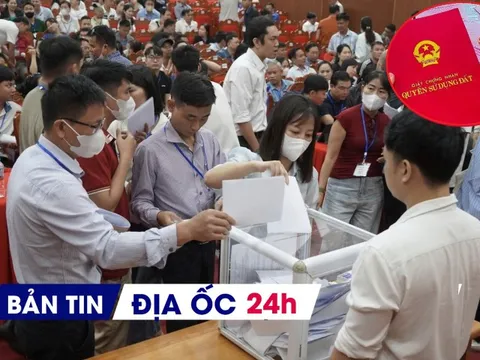 Địa ốc 24H: Kiến nghị bỏ sổ hồng giấy; đất thôn huyện ngoại thành đấu giá lên gần 181 triệu/m2