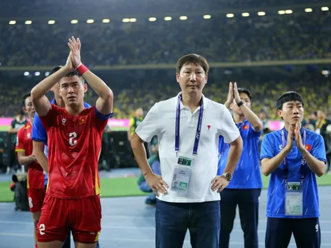 ĐT Việt Nam sau thất bại 0-4: Thay vì đổ lỗi, đã đến lúc chọn một con đường...