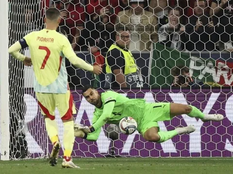 Dằn vặt sau quả phạt đền hỏng ăn ở chung kết Nations League, thủ quân Morata để ngỏ khả năng giã từ ĐT Tây Ban Nha