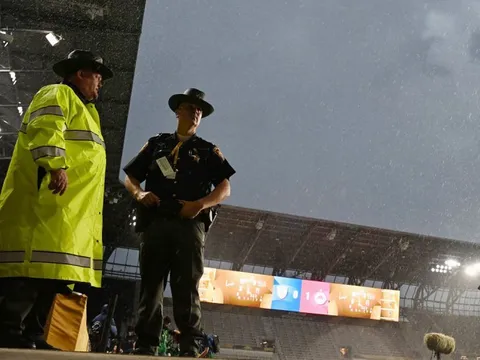 Trận đấu bị 'phá' vì thời tiết, FIFA đối diện nỗi lo mới tại Club World Cup 2025