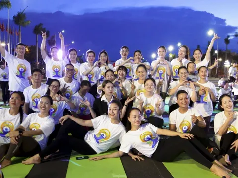 Hơn 1.000 người lan tỏa tinh thần Yoga quốc tế tại Đà Nẵng