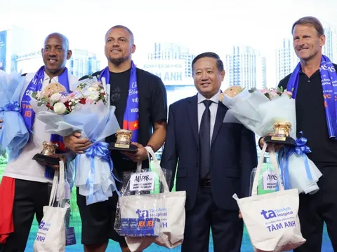 Y học thể thao đỉnh cao Bệnh viện Tâm Anh gây ấn tượng mạnh với các huyền thoại Manchester Reds