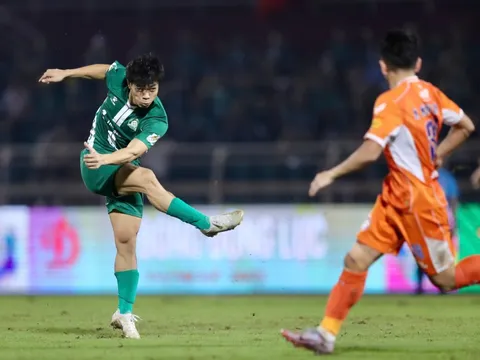 Công Phượng thua Bùi Tiến Dũng trên chấm 11m, SHB Đà Nẵng trụ hạng V-League