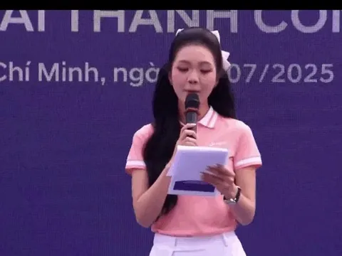 Đại sứ truyền thông Mỹ Vân mang bất ngờ cho khán giả Giải Vô địch Pickleball Việt Nam 2025