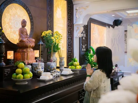 Sự hài hòa trong không gian thờ kết hợp hiện đại và truyền thống