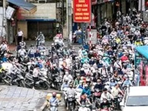 Hà Nội cần làm gì để cấm xe máy chạy xăng, giải quyết vấn đề môi trường?