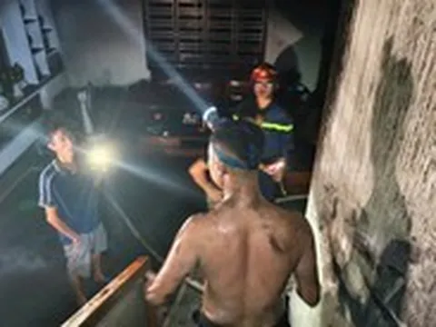 Cứu 4 người trong vụ cháy nhà lúc nửa đêm