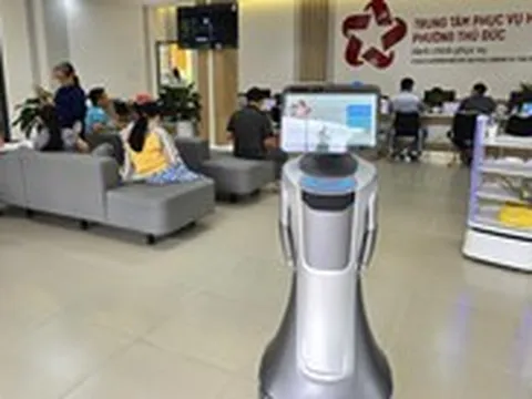 ‘Nữ lễ tân’ robot giải đáp 'A-Z' thủ tục hành chính cho người dân ở phường Thủ Đức