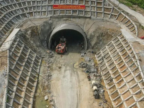 Thông hầm Đèo Ngang nối Hà Tĩnh với Quảng Trị