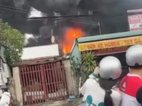 Lửa bao trùm xưởng sơn rộng 1.000m² của công ty ở TP.HCM