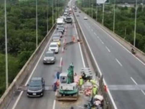 Ùn ứ liên hoàn do chặn cao tốc TP.HCM - Long Thành - Dầu Giây, đóng đường ĐT 743