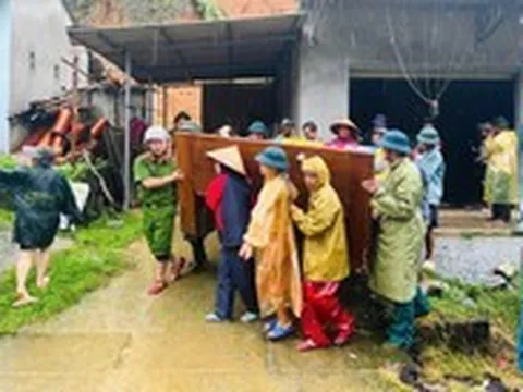 Lũ quét ở Nghệ An cuốn trôi cầu, chia cắt nhiều hộ dân