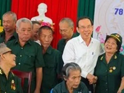 Bí thư Thành ủy TP.HCM Nguyễn Văn Nên thăm hỏi, động viên thương bệnh binh tại Long Hải