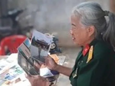 Nhớ mái tóc đẫm máu của bạn ở Trường Sơn