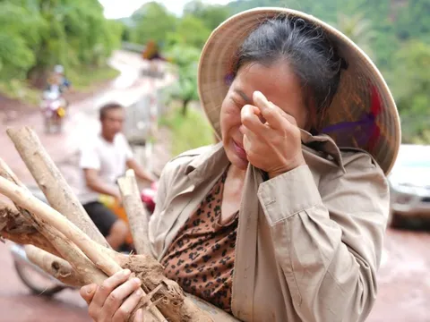 Hình ảnh nhói lòng: Bản làng có hàng chục ngôi nhà bị lũ dữ san bằng