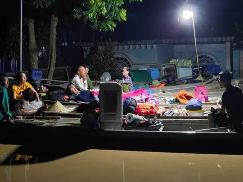 Đêm trắng ở rốn lũ - Kỳ 1: Dấu chân những “người hùng” thầm lặng