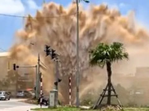 Cột nước phun cao giữa phố gây xôn xao, chính quyền bác tin đồn vỡ ống nước