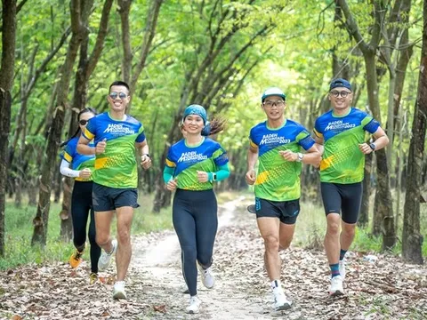 Hơn 6.000 vận động viên chinh phục “Đường chạy huyền thoại” bên sườn núi Bà Đen