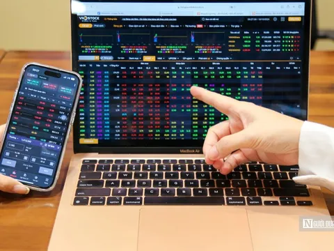 Chứng khoán hướng đến mốc 1.635 điểm trong tháng 8