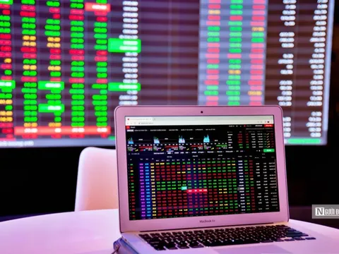 Ủy ban Chứng khoán yêu cầu giám sát chặt chẽ cổ phiếu tăng giảm mạnh