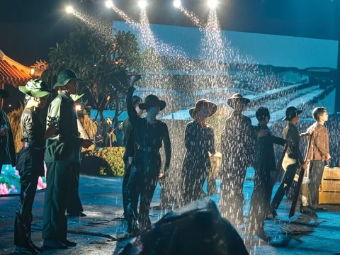 Viết tiếp câu chuyện hòa bình khép lại cơn mưa tầm tã đêm tri ân Dòng sông hoa lửa