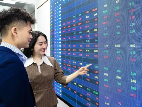 Thị trường chứng khoán liên tục rung lắc, khuyến nghị giải ngân cổ phiếu từng phần