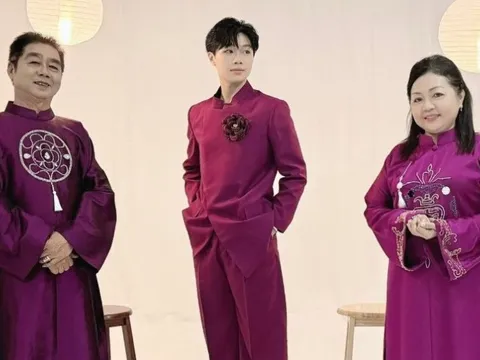 Kép trẻ Trọng Nhân vui vì hát bài ca cổ mùa Vu lan cùng ba mẹ