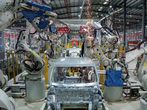 Trước dự án hơn 21.000 tỷ đồng tại quê nhà, tỷ phú Phạm Nhật Vượng đã khánh thành nhà máy sản xuất ô tô điện sau 7 tháng xây dựng, lọt top nhanh nhất thế giới