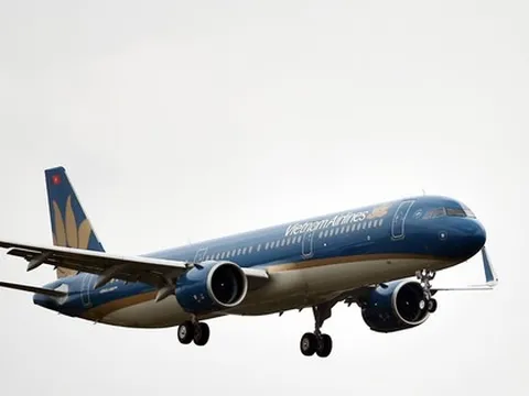 Loạt chuyến bay bị ảnh hưởng do siêu bão Ragasa