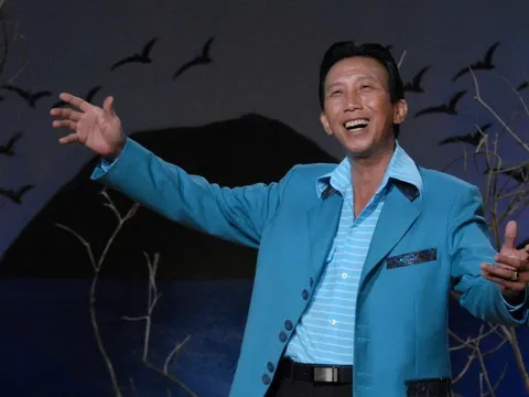 Con trai nhạc sĩ Thế Hiển đăng cả ngàn ảnh tiễn biệt ba