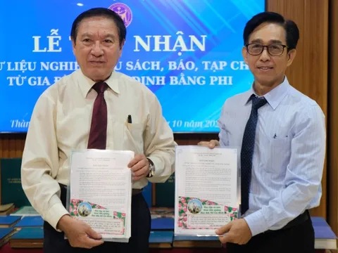 Tiếp nhận hơn 200 tư liệu hát bội quý của NSND Đinh Bằng Phi nhân Ngày giỗ tổ sân khấu