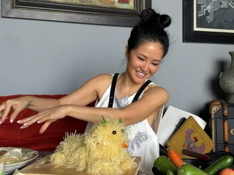 Hồng Nhung làm chó bưởi Trung thu, Tiểu Vy hóa chị Hằng nhưng giọng hát lạ lắm