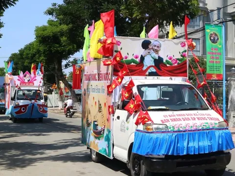 Làm lồng đèn, trang trí xe hoa đăng mừng Lễ hội Nghinh Ông Cần Giờ